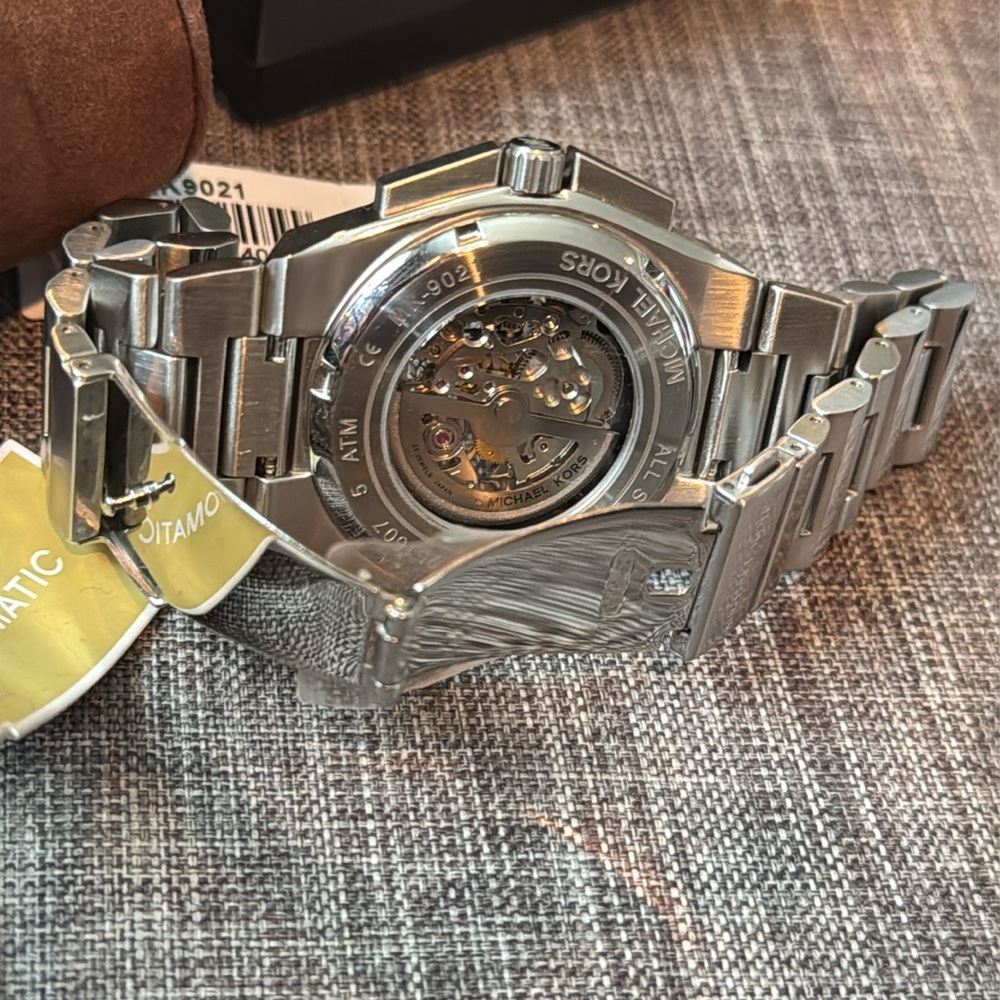 New in box Michael Kors “MK9021” - Picture 8 of 8